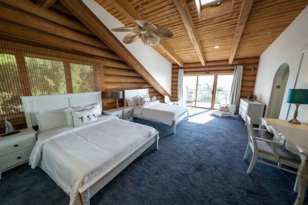 Meadow Malibu lower cabin master bedroom
