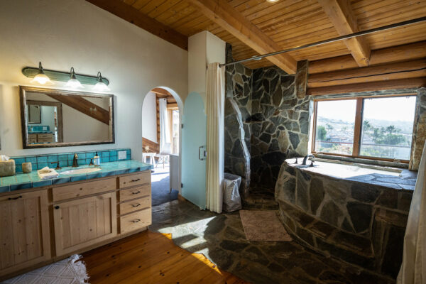 Meadows Malibu lower cabin master bathroom
