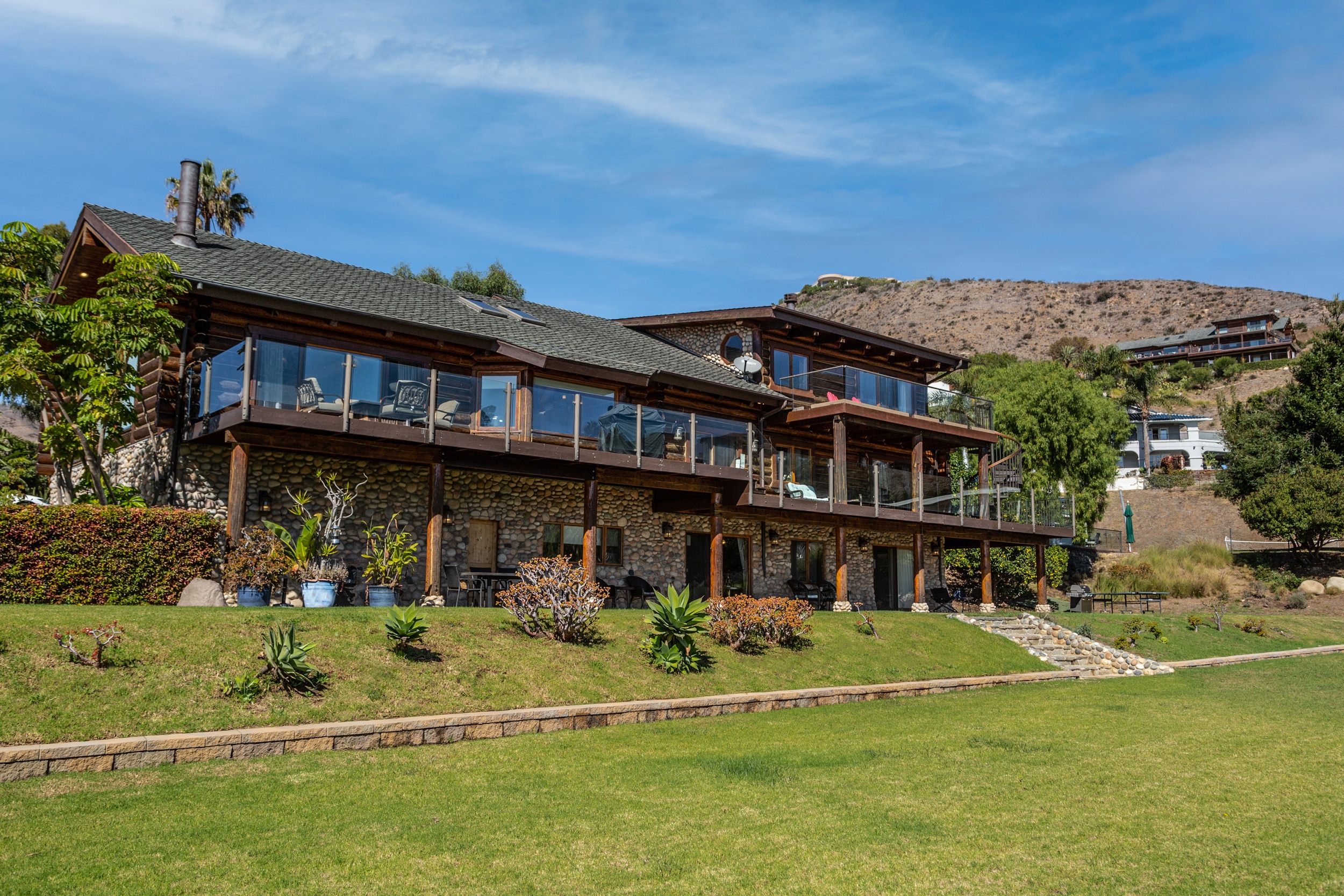 The Meadows Malibu - Exterior Cabin