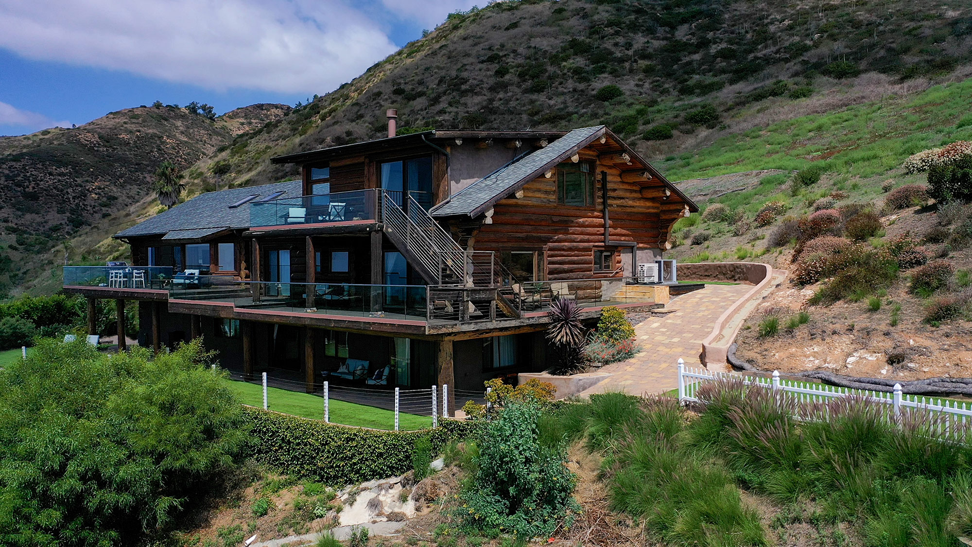 The Meadows Malibu - Upper cabin